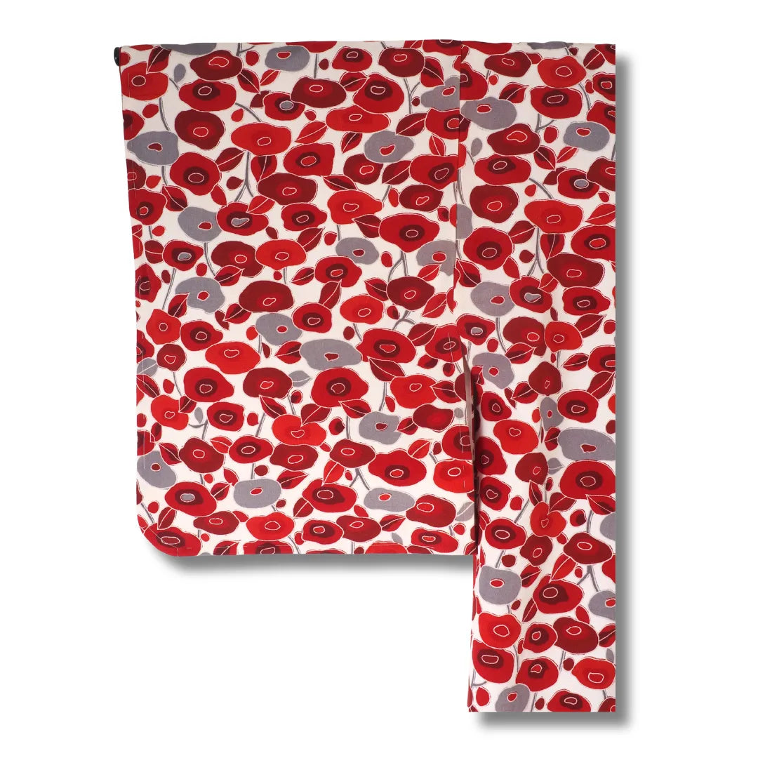Cremefarbener Vintage Komon-Kimono Ärmelansicht, leuchtend rotes Blütenmuster sichtbar