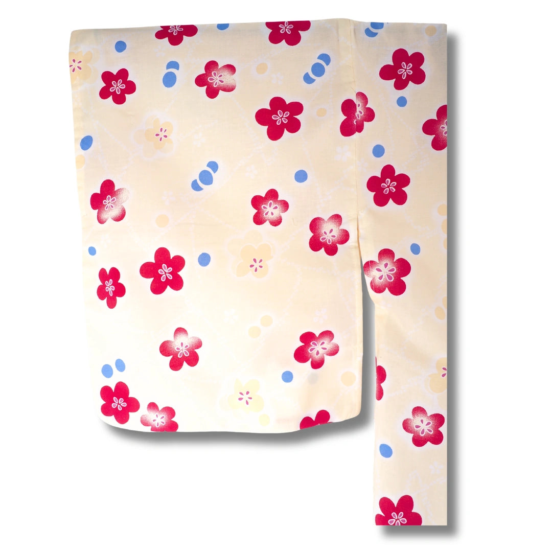 Ärmel eines hellcremen Yukata mit Blütenmuster