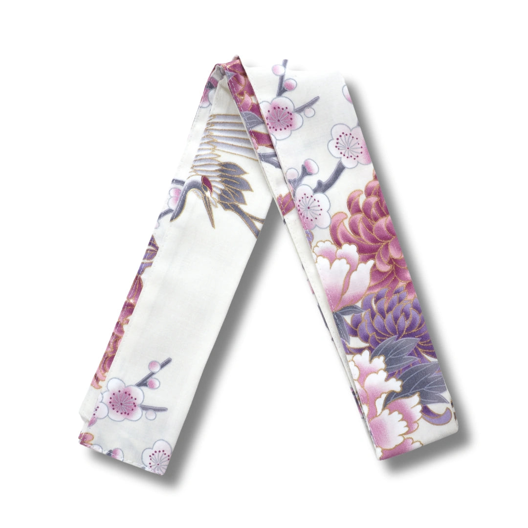 Kurzer Damen Yukata – Weiß mit lila Blüten