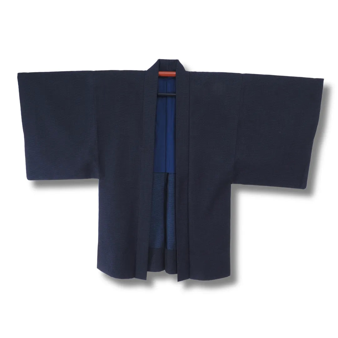 Dunkelblauer Vintage Herren-Haori mit blauem Innenfutter, Frontansicht
