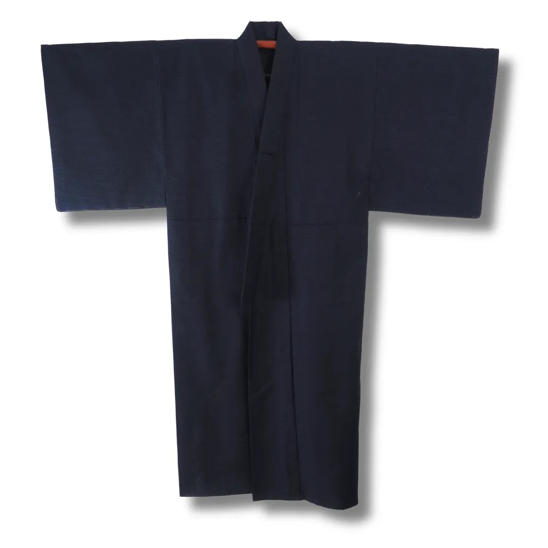 Dunkelblauer Vintage Herren-Kimono mit sichtbarem Kragen, Vorderansicht