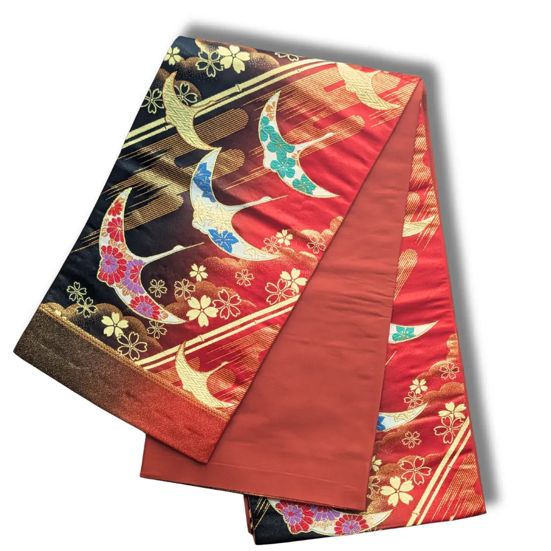Vintage Fukuro Obi mit durchgehend gemusterter Vorderseite mit Kranichen und einfarbig roter Rückseite