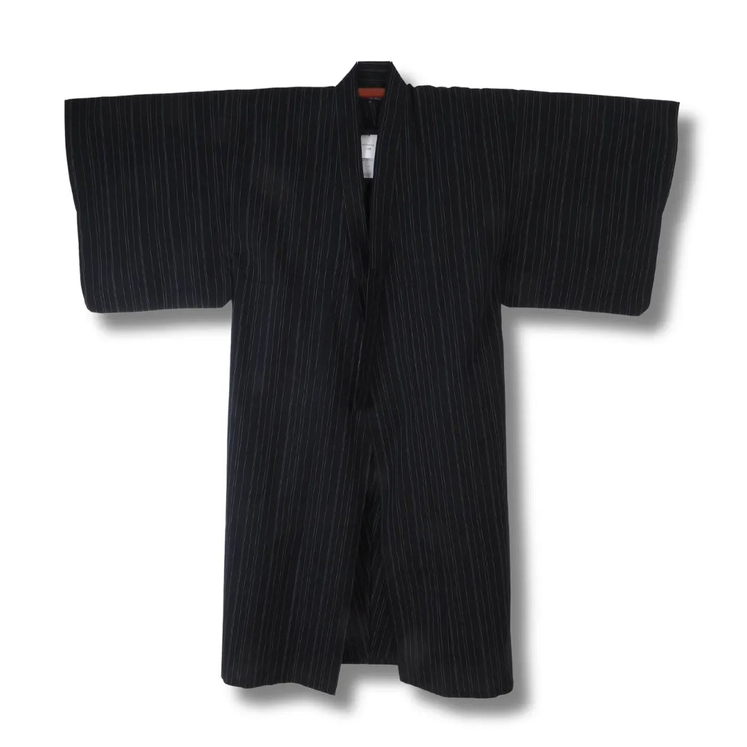 Schwarzer Herren Yukata mit weißen Streifen Vorderansicht