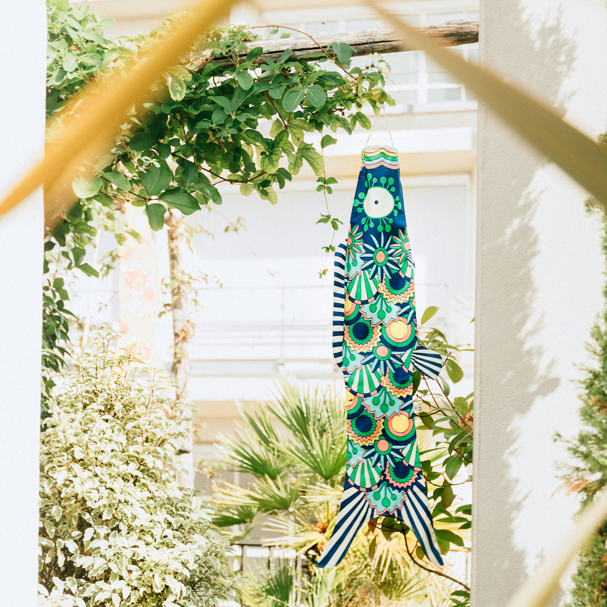 Koinobori Windsack tropisch blaue Blumen im Garten #farbe_tropisch