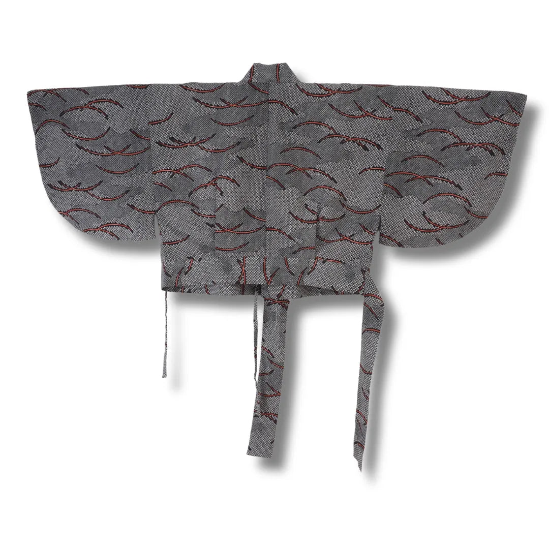 Rückansicht der Haori-Jacke in Grau-Schwarz