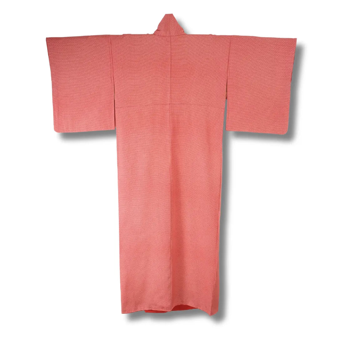 Rückansicht des altrosafarbenen Vintage Iromuji-Kimonos, klassischer Schnitt