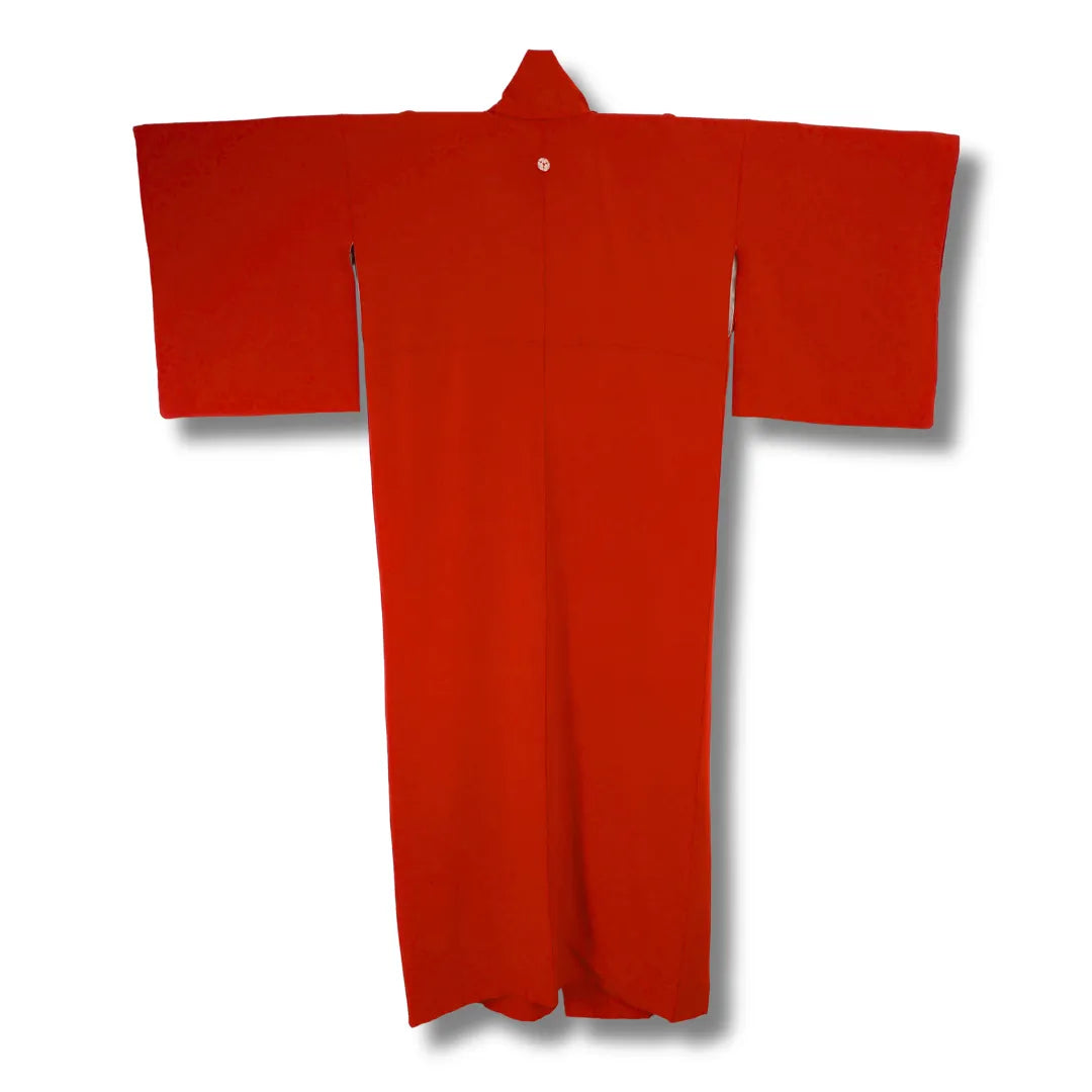 Rückansicht des einfarbig dunkelroten Vintage-Kimono mit Kamon
