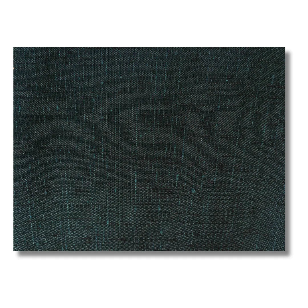 Stoffdetail des Herren-Kimono: leinenartige Struktur in Graublau