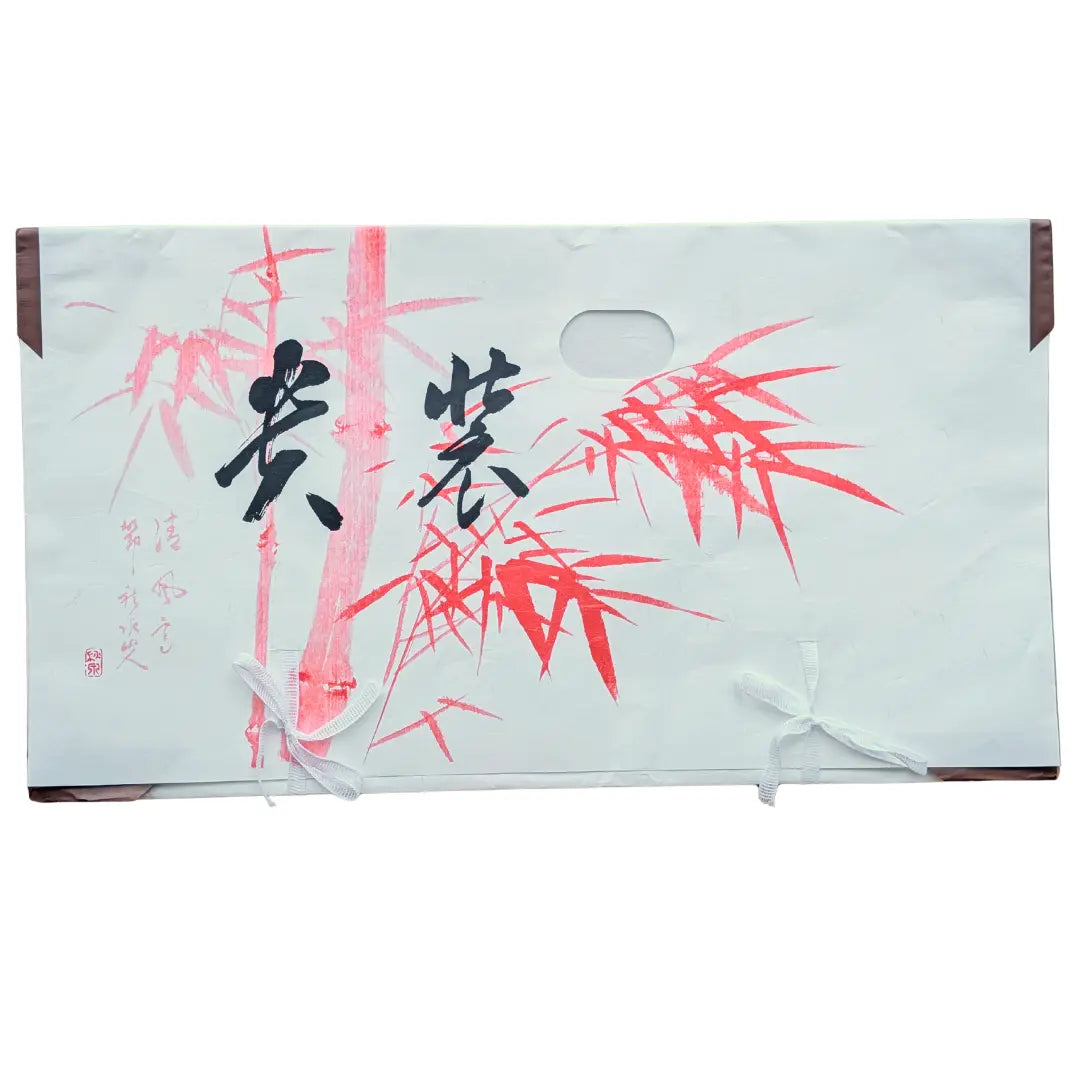 Japanisches Tatoushi für Haori und Kimonojacken mit Sichtfenster, rotem Bambusmotiv und Verschlussbändern