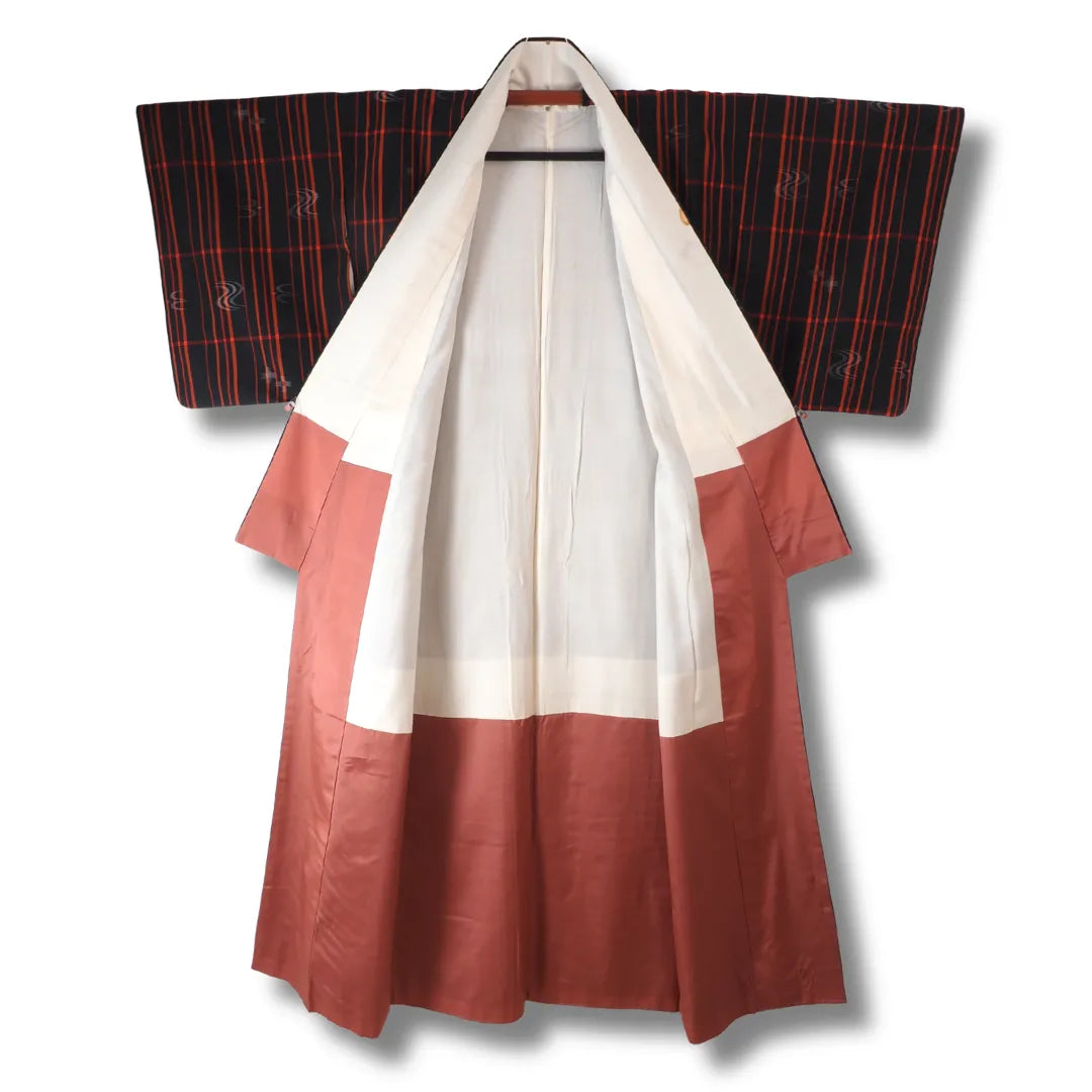 Kimono frontal mit Innenfutter sichtbar