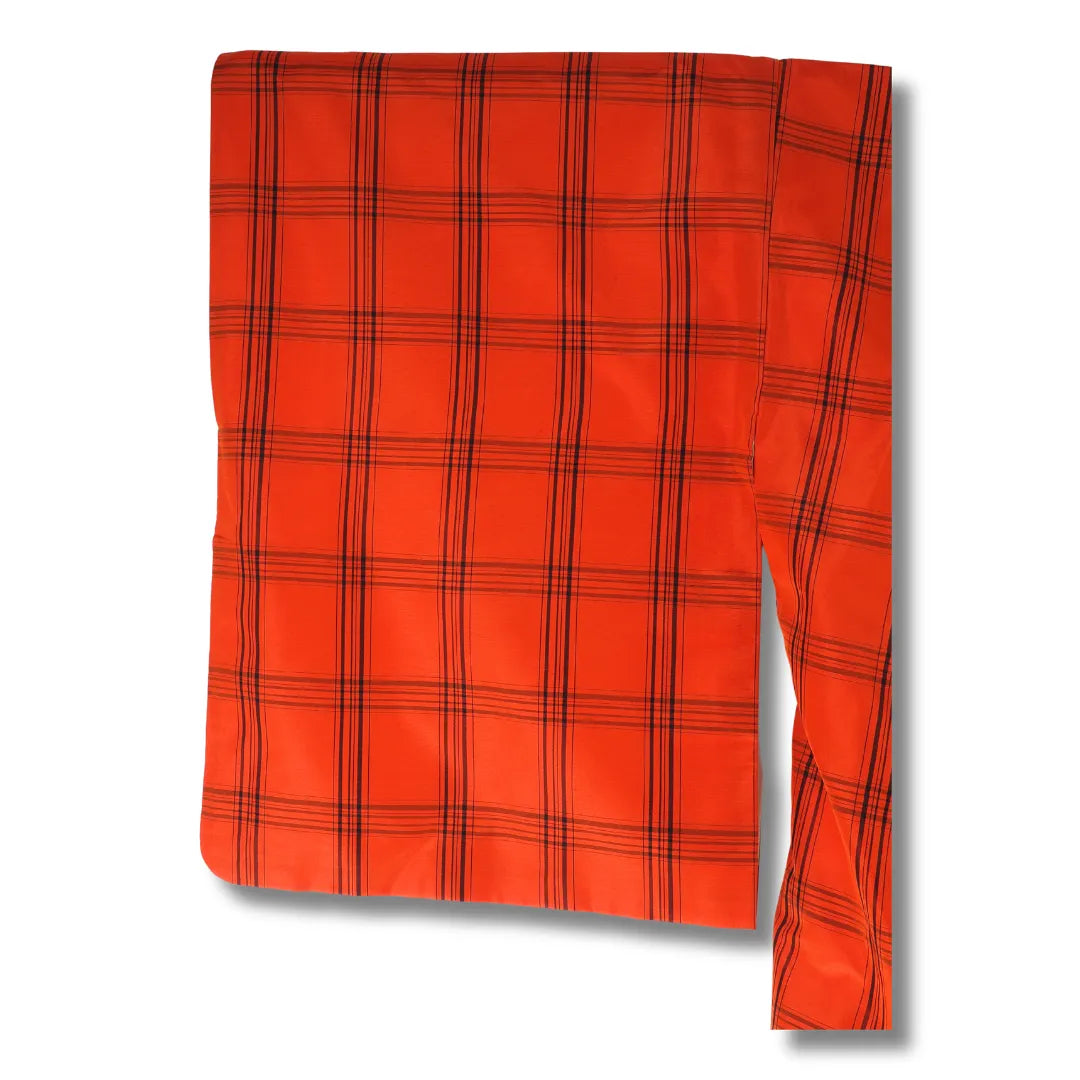 Stoffansicht des Kimono mit Karomuster und Seitenpartie
