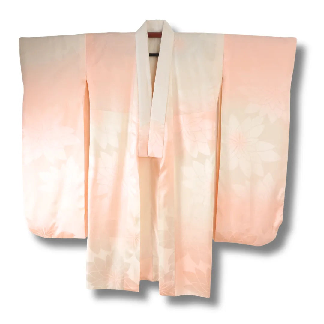 Vintage Damen Juban Furisode creme rosa mit Blumenmuster Vorderansicht