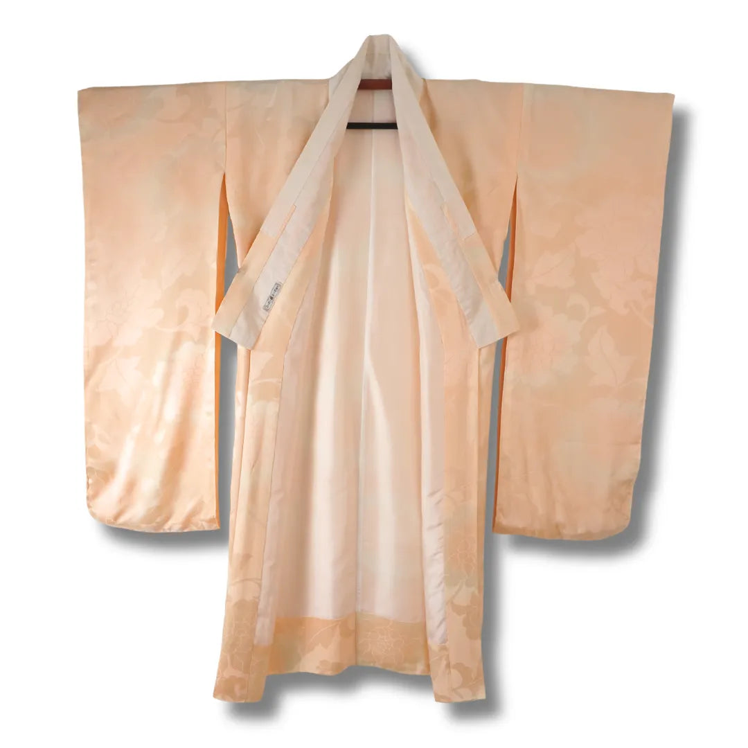 Vorderseite des japanischen Furisode Juban mit langen Ärmeln, geöffnet