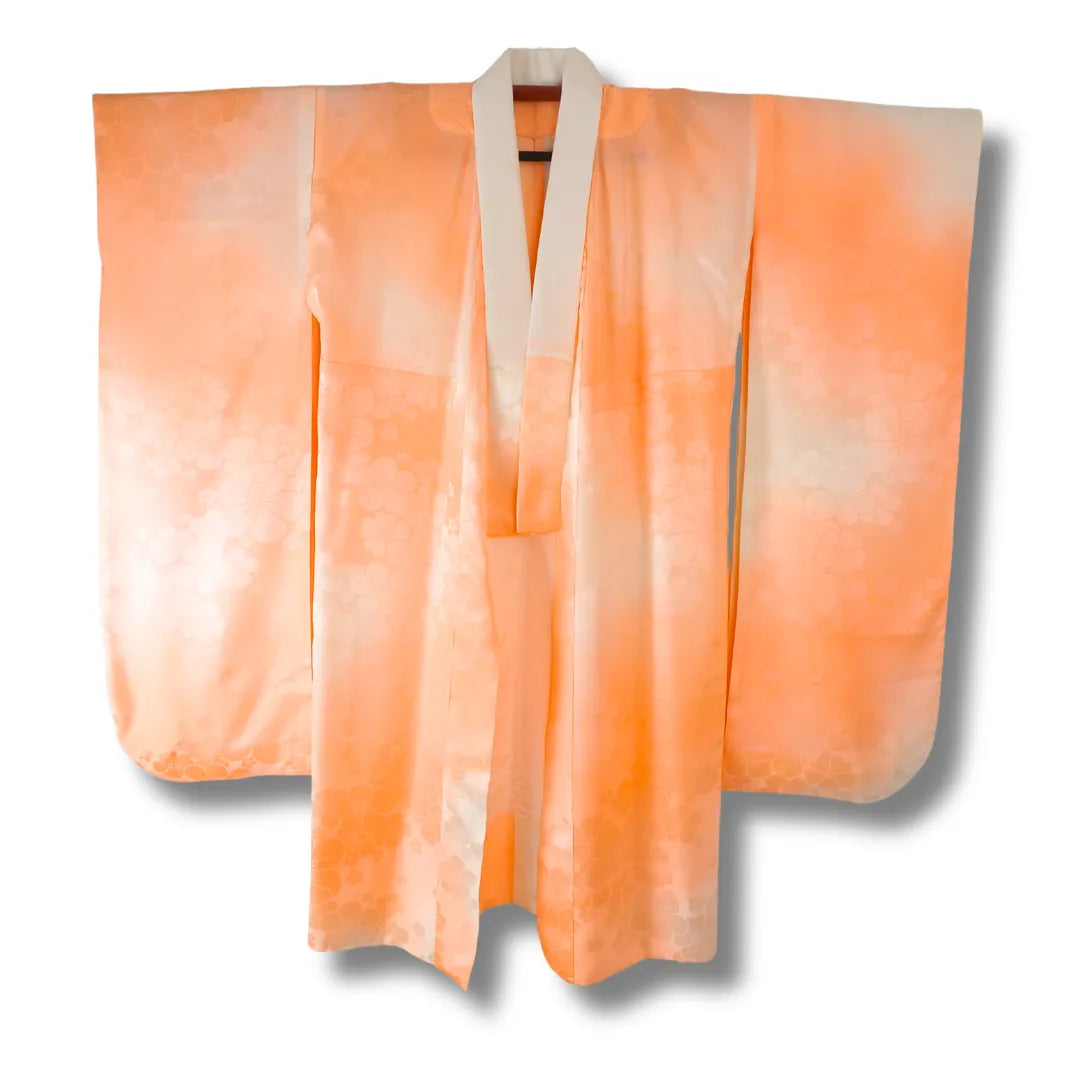 Vintage Furisode Juban in leuchtendem Koralle mit Blumenmuster Vorderansicht