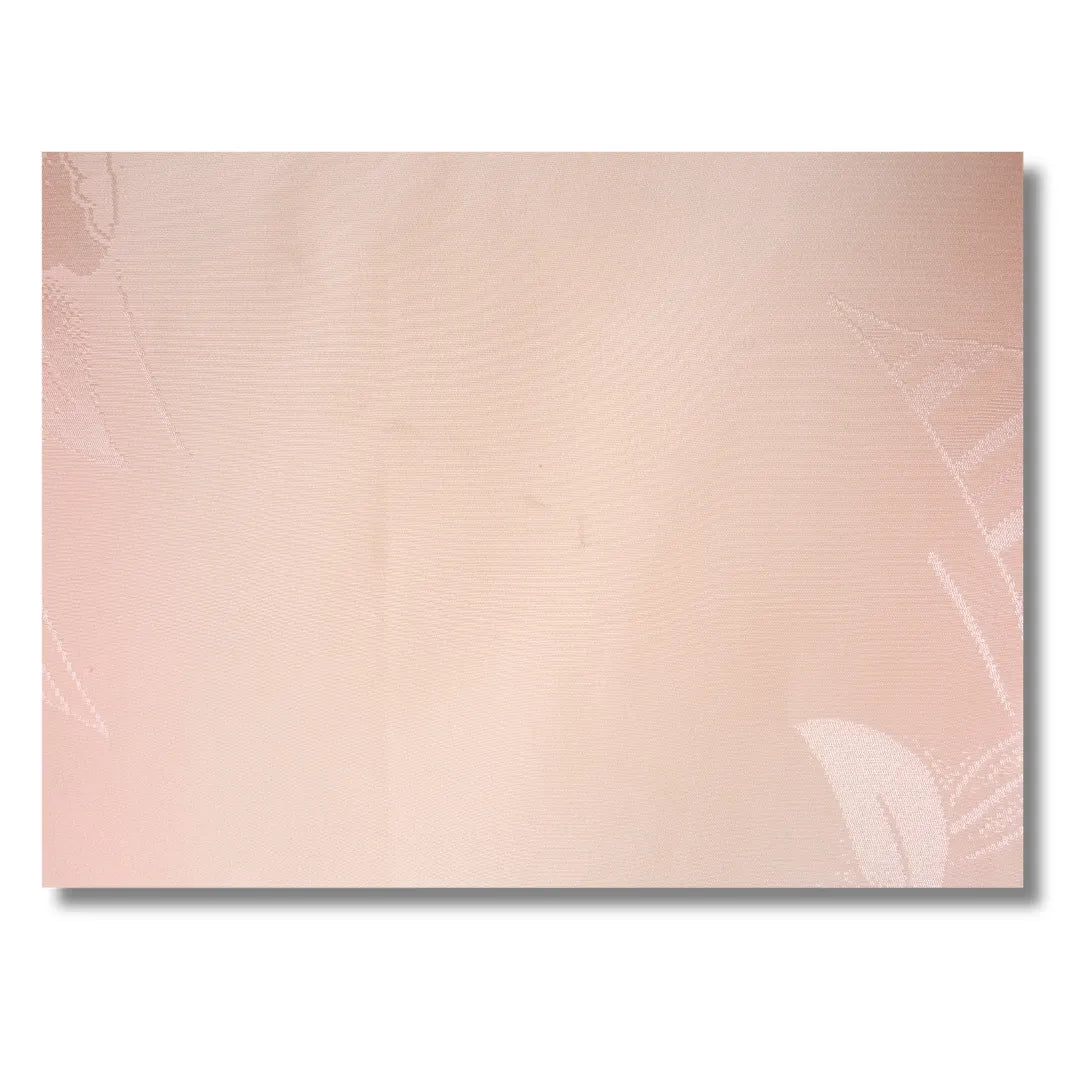 Stoffdetail des rosa-cremefarbenen Vintage Juban