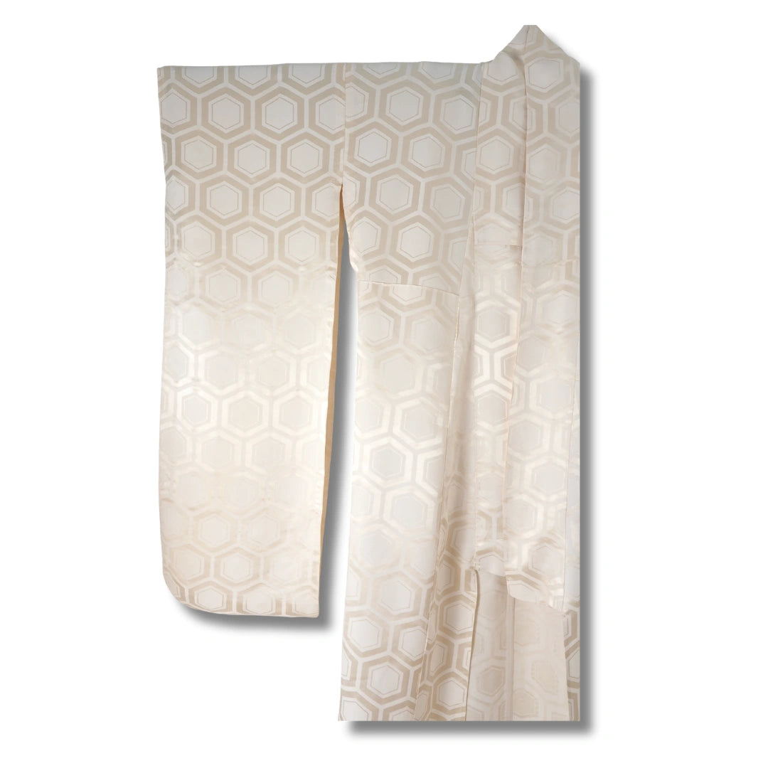 Vintage Kakeshita – Hochzeits-Unterkimono in Creme mit Kikkō-Muster