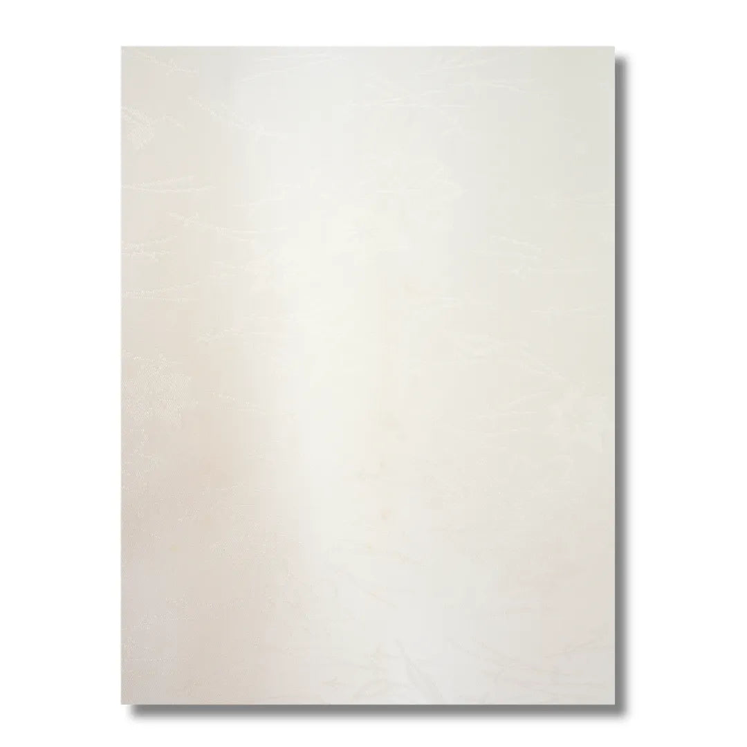 Detailaufnahme des glatten cremefarbenen Stoffes