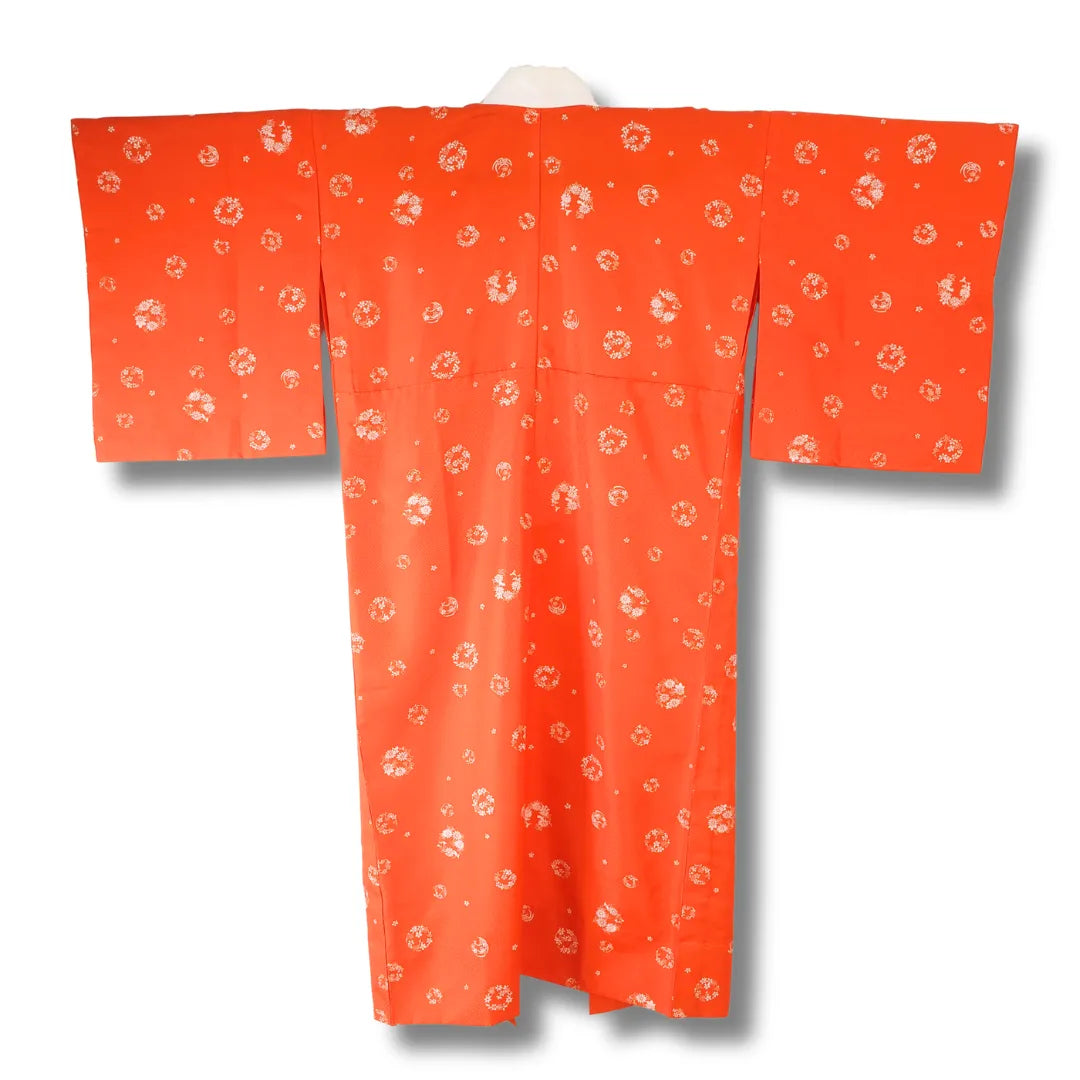 Rückansicht des orangenen Juban