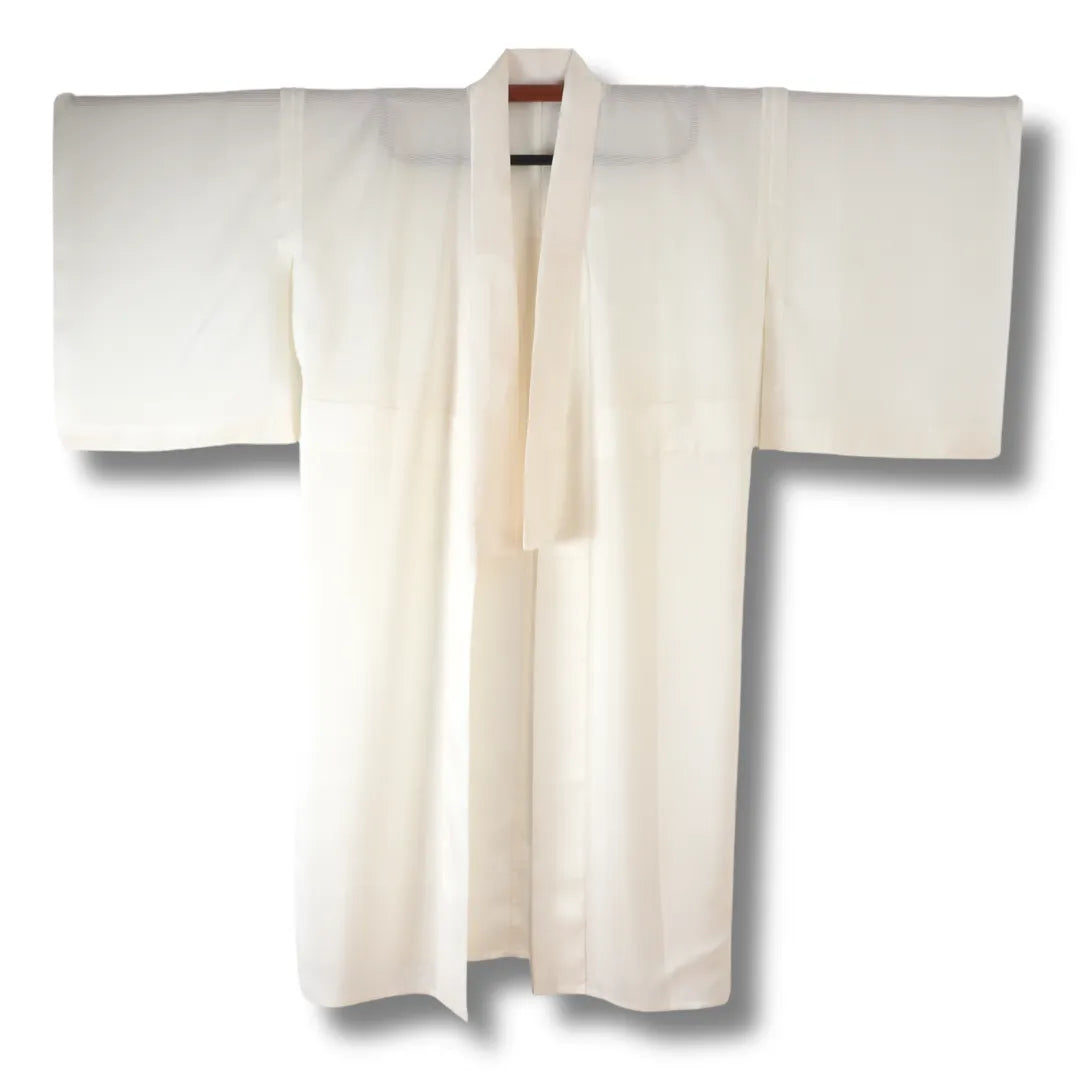 Vintage Damen Naga Juban creme mit feinen Linien Vorderansicht