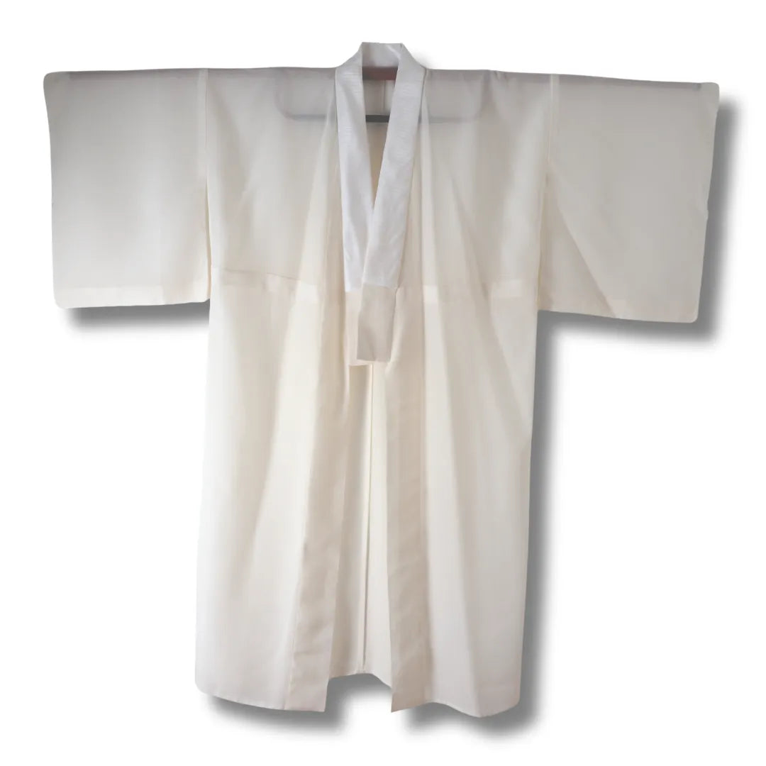 Vintage Nagajuban in Creme mit leicht transparentem Stoff Vorderansicht