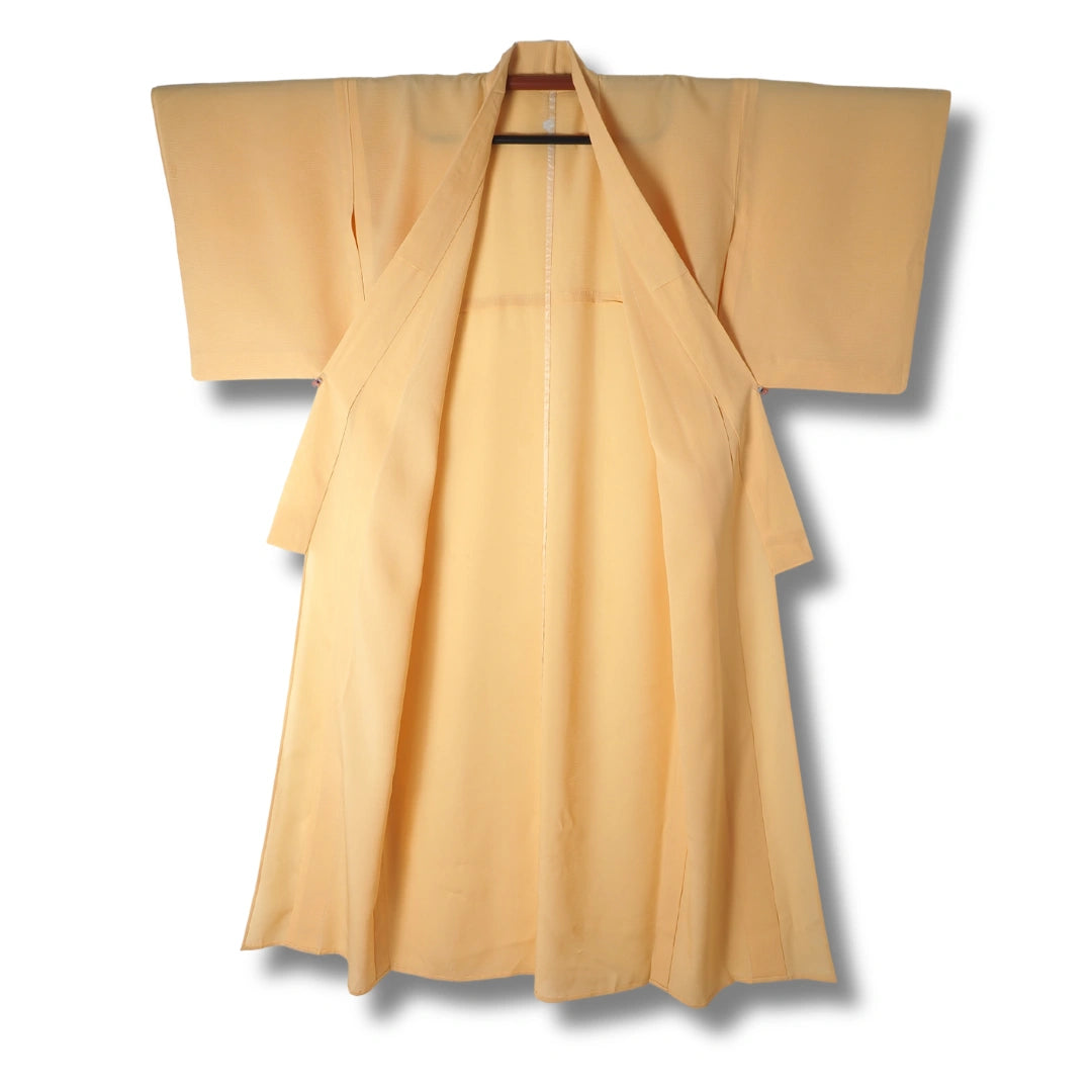 Innenansicht eines gelben Vintage Kimono