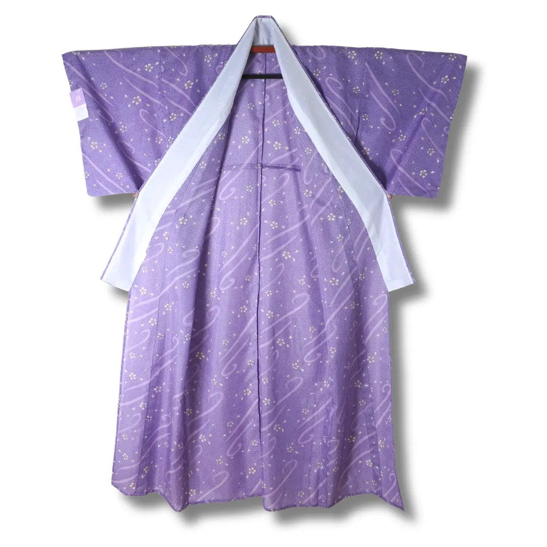 Innenansicht eines lilafarbenen Kimono