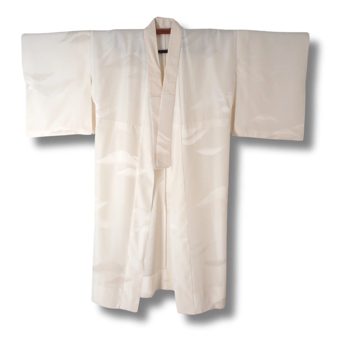 Vintage Damen Naga Juban creme mit Wellen