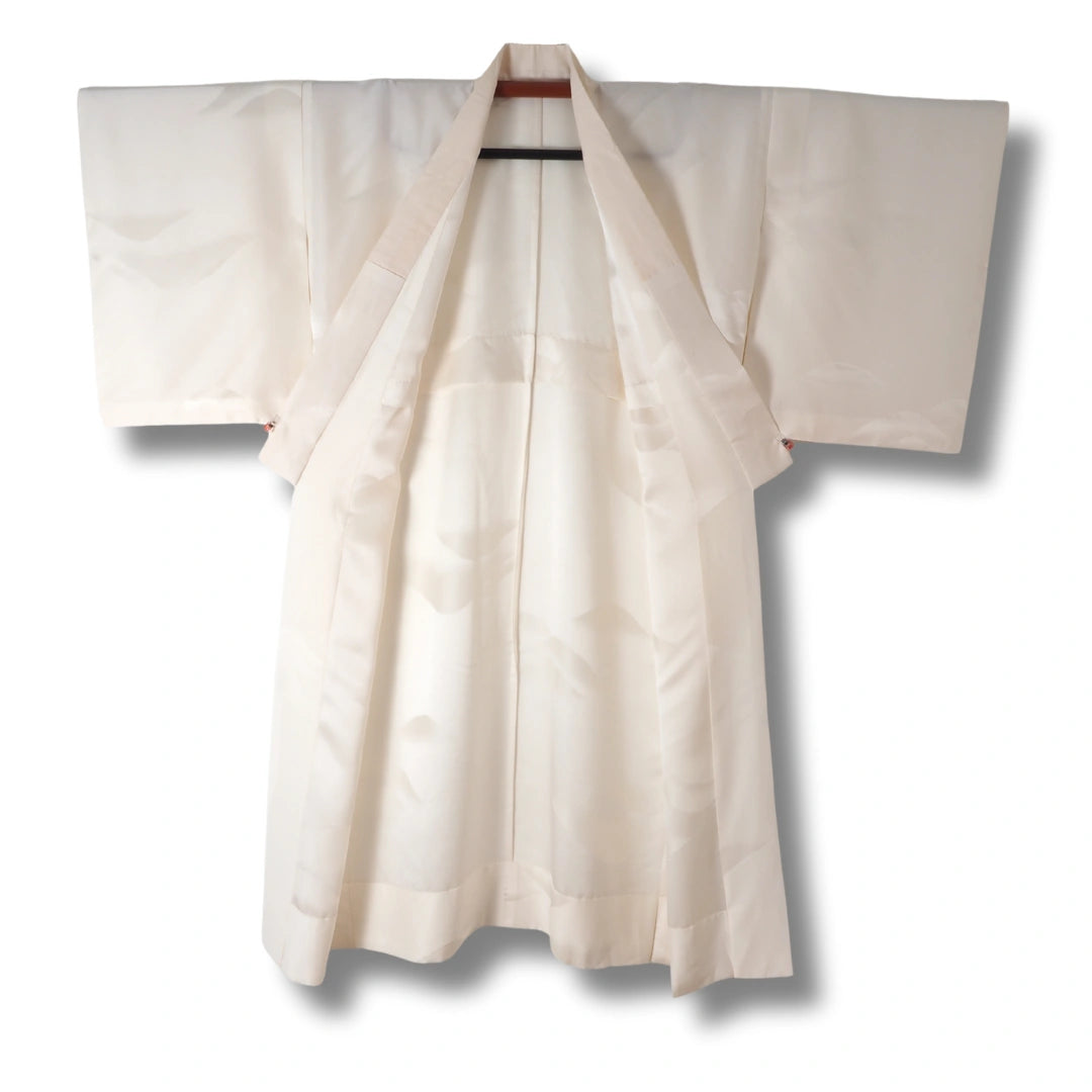 Vintage Damen Naga Juban creme mit Wellen