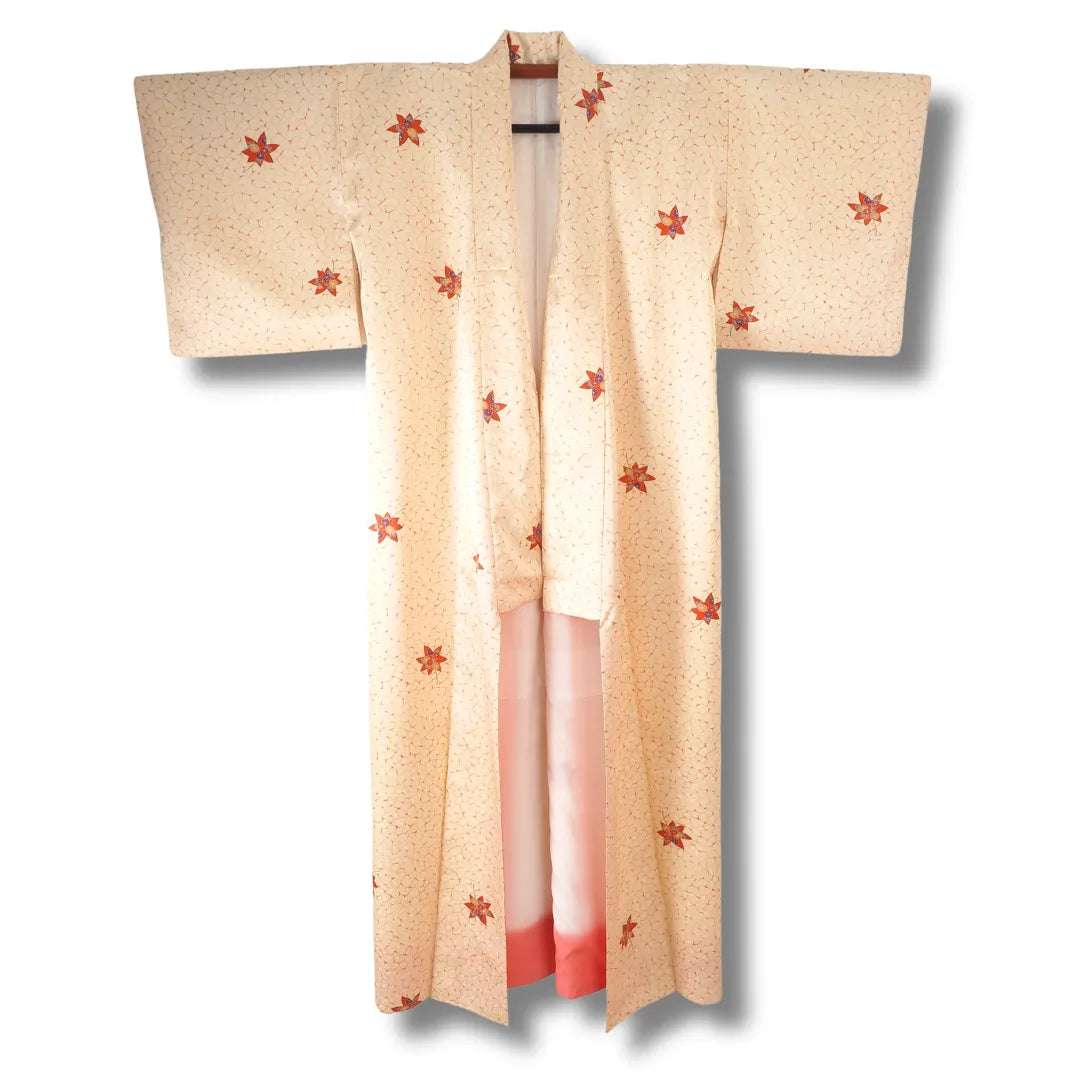 Vintage Komon Kimono hellbeige Vorderansicht mit Ahorn- und Chrysanthemenmuster