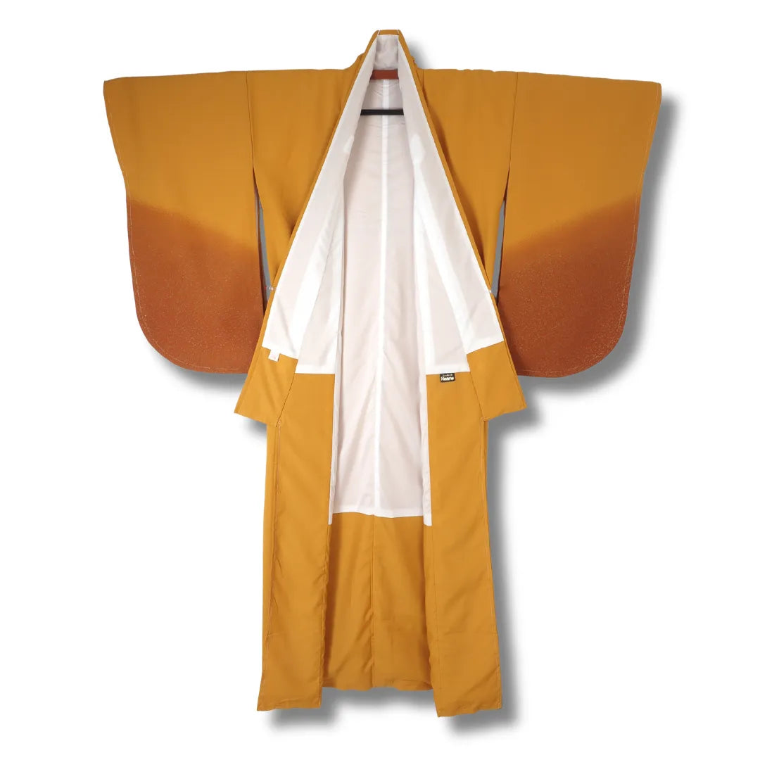 Innenansicht Kimono mit hellem Futter und Originalnähten