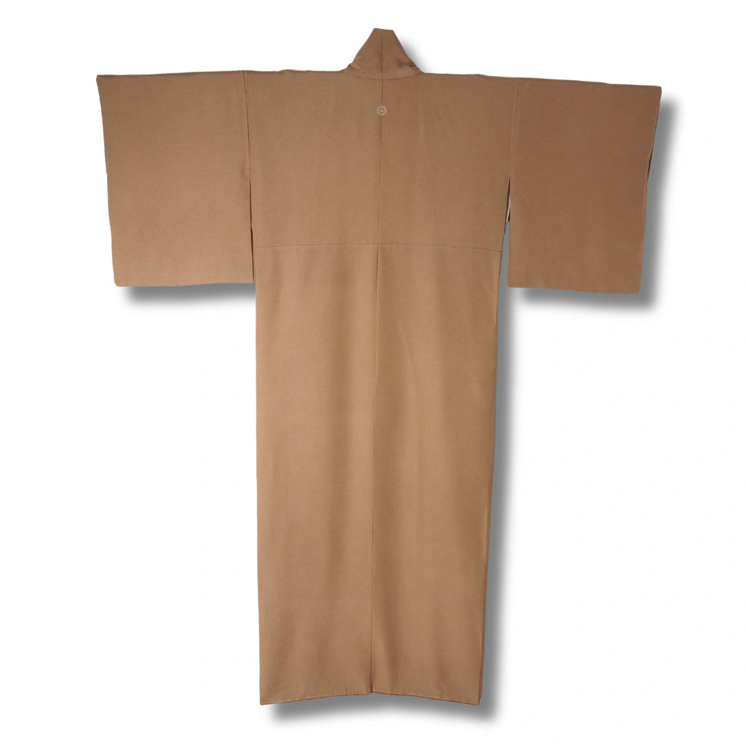 Rückseite eines sandfarbenen Kimono
