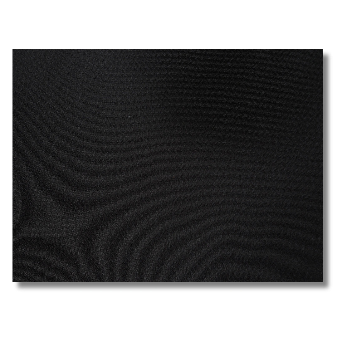 Detail des Stoffmusters eines schwarzen Kimono