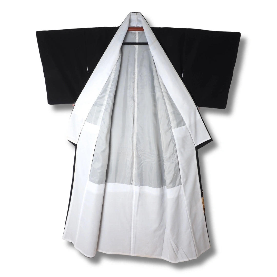 Innenansicht eines Vintage Kurotomesode Kimono