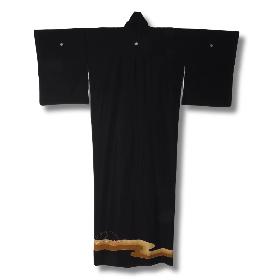 Rückseite eines schwarzen Kimono mit Wappen