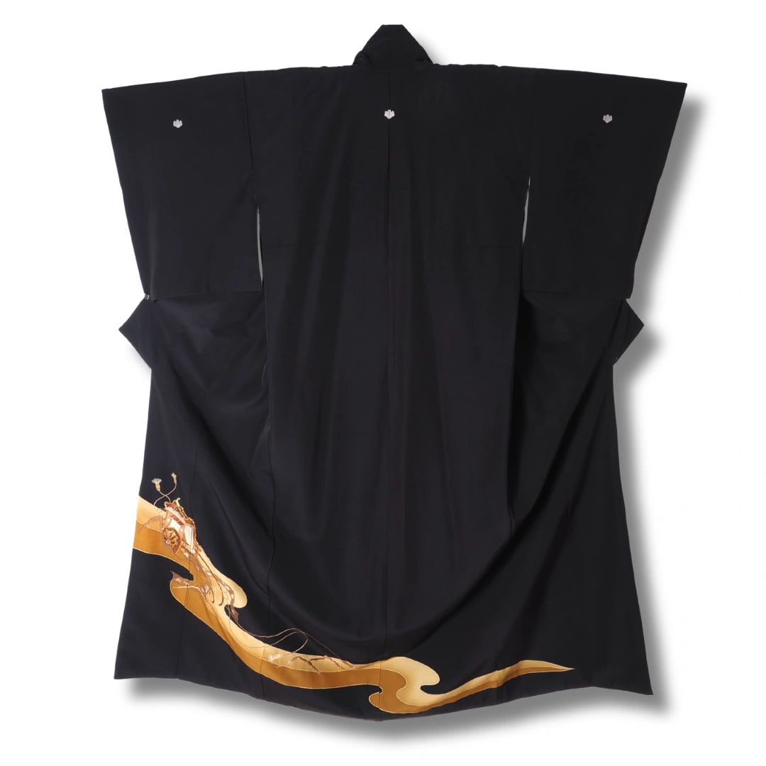 Detail des Kutschenmotivs auf schwarzem Kimono
