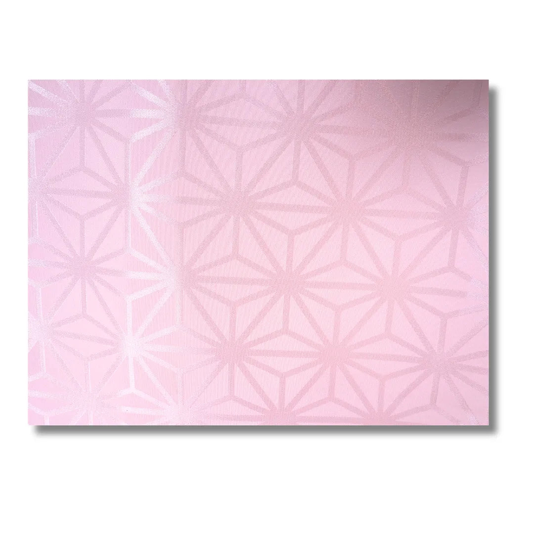 Nahaufnahme rosa Stoff mit traditionellem Muster