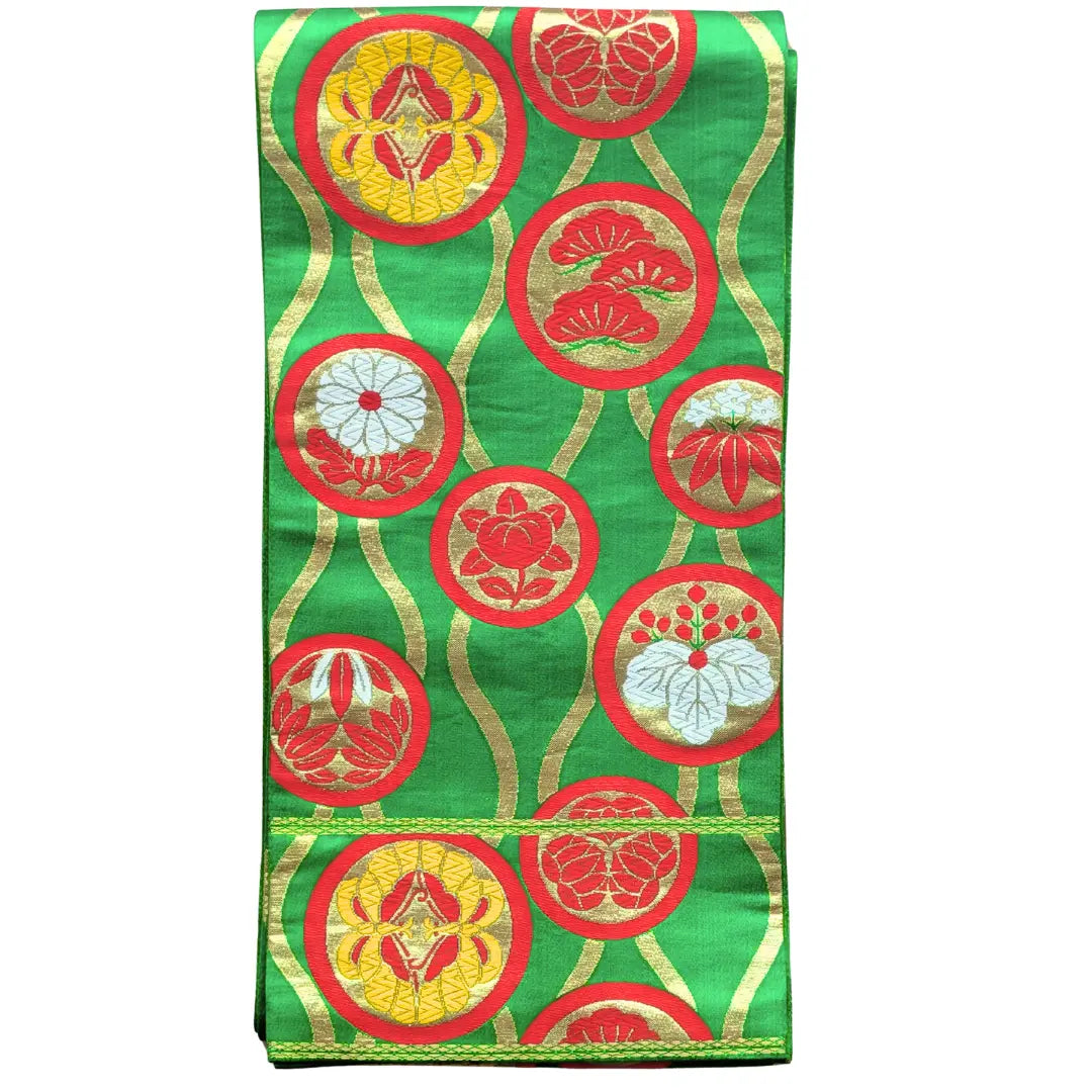 Vintage Fukuro Obi in Grün mit roten und goldenen Marumon und traditionellen japanischen Motiven