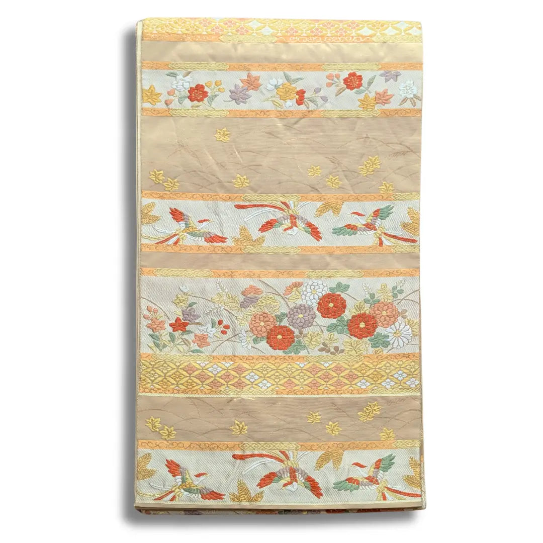Vintage Fukuro Obi in Creme und Gold mit Hō-ō, Kiku, Momiji und floralen Musterbändern