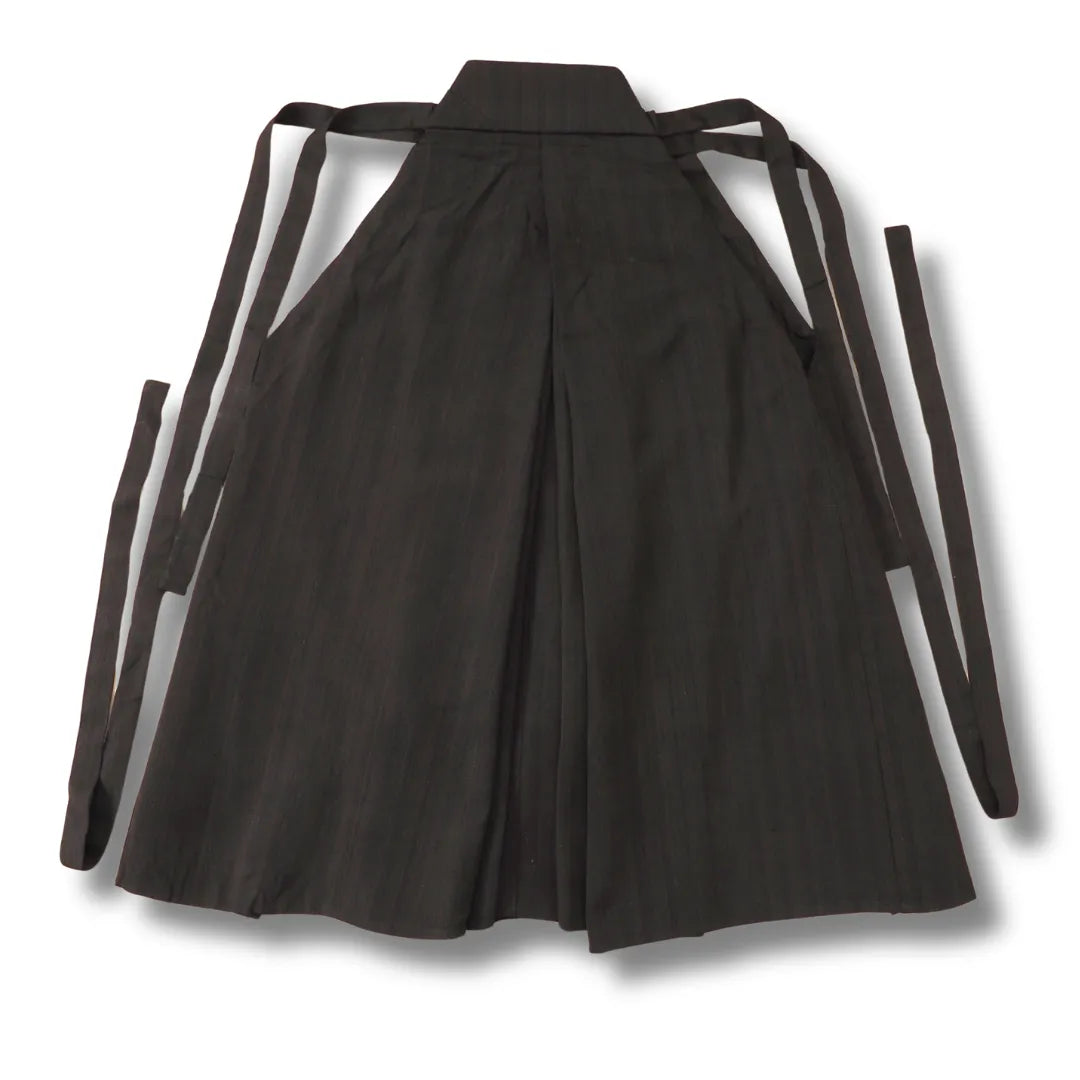 Rückansicht der dunkelbraunen Hakama