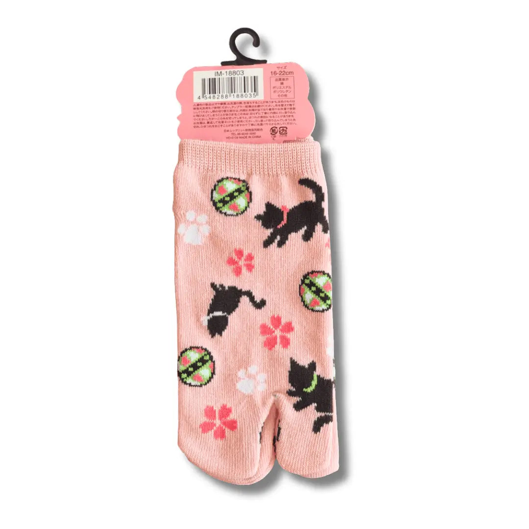 Kinder Tabi Socken rosa mit Katzen Motiv Rückseite mit Etikett und Produktinformationen – japanische Zehensocken #farbe_Rosa