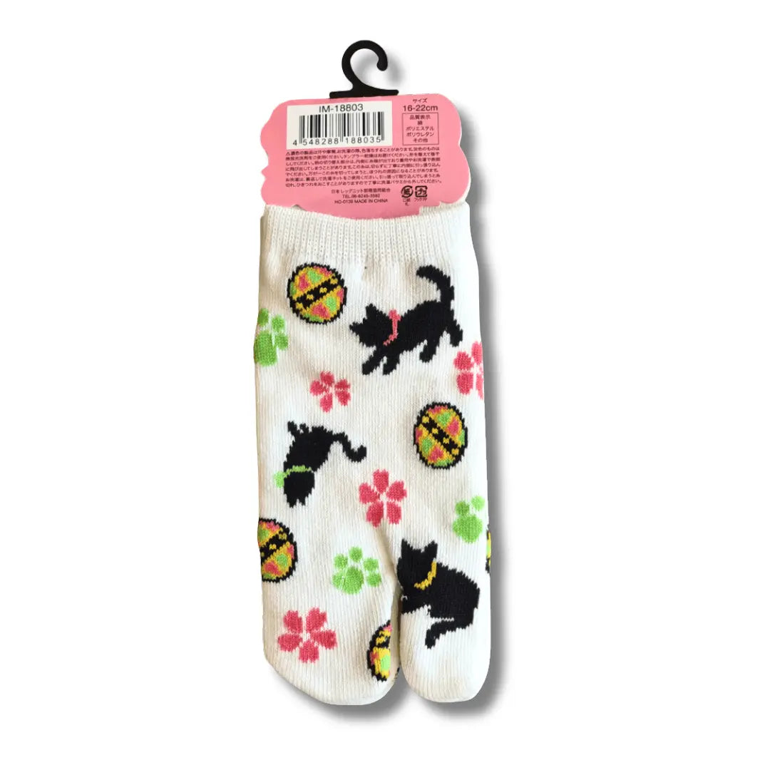 Kinder Tabi Socken weiß mit Katzen Motiv Rückseite mit Etikett und Produktinformationen – japanische Zehensocken #farbe_Weiß
