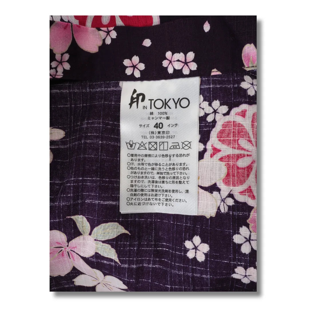 Etikett Mädchen Yukata in Lila mit rosa Sakura Kirschblüten aus Japan aus Baumwolle