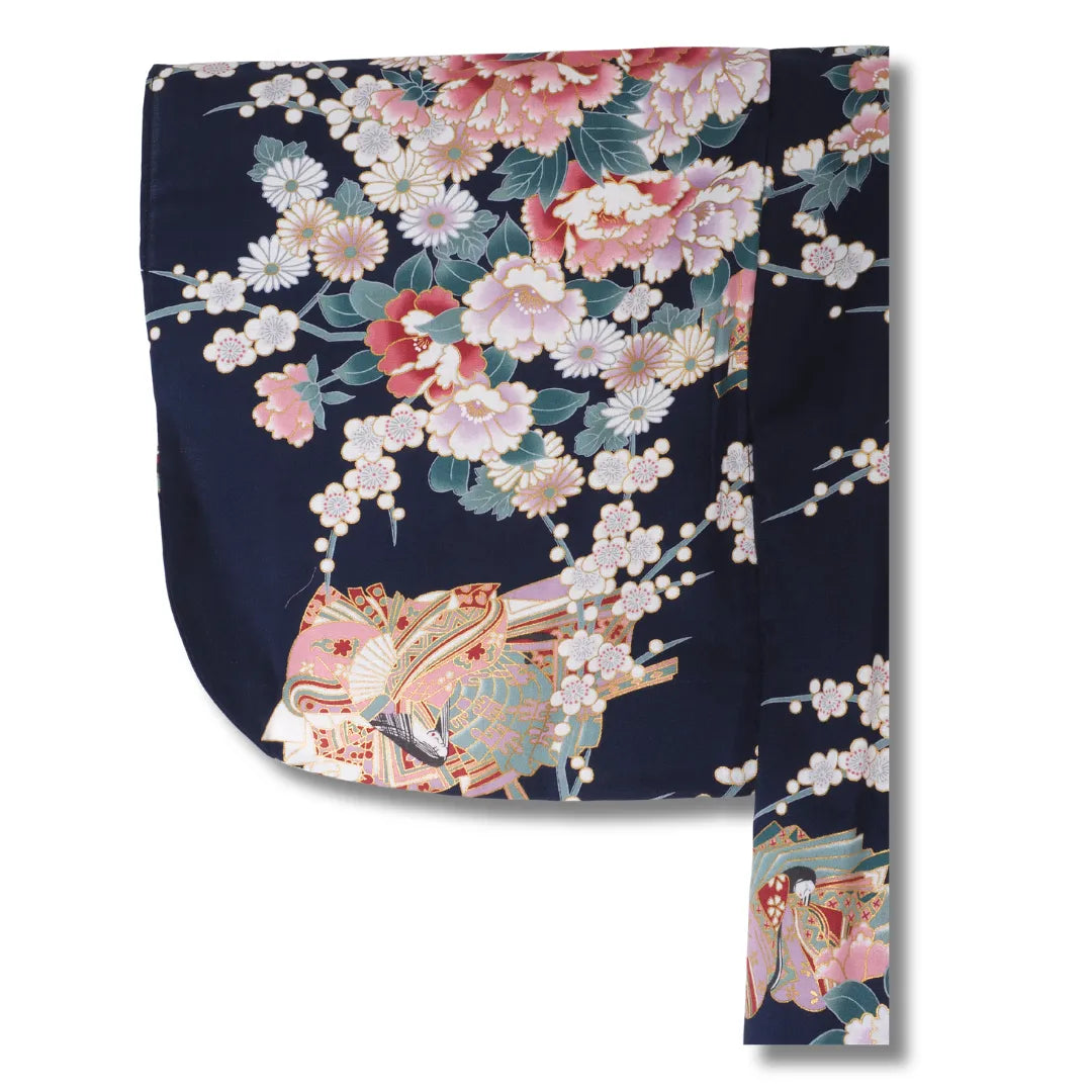 Ärmel Dunkelblauer Mädchen Kimono Yukata mit japanischen Prinzessinnen, Botan Pfingstrosen und Ume Pflaumenblüten