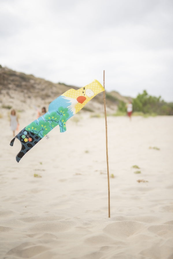 Grüner Koinobori an einer Stange am Strand #farbe_Berg Fuji