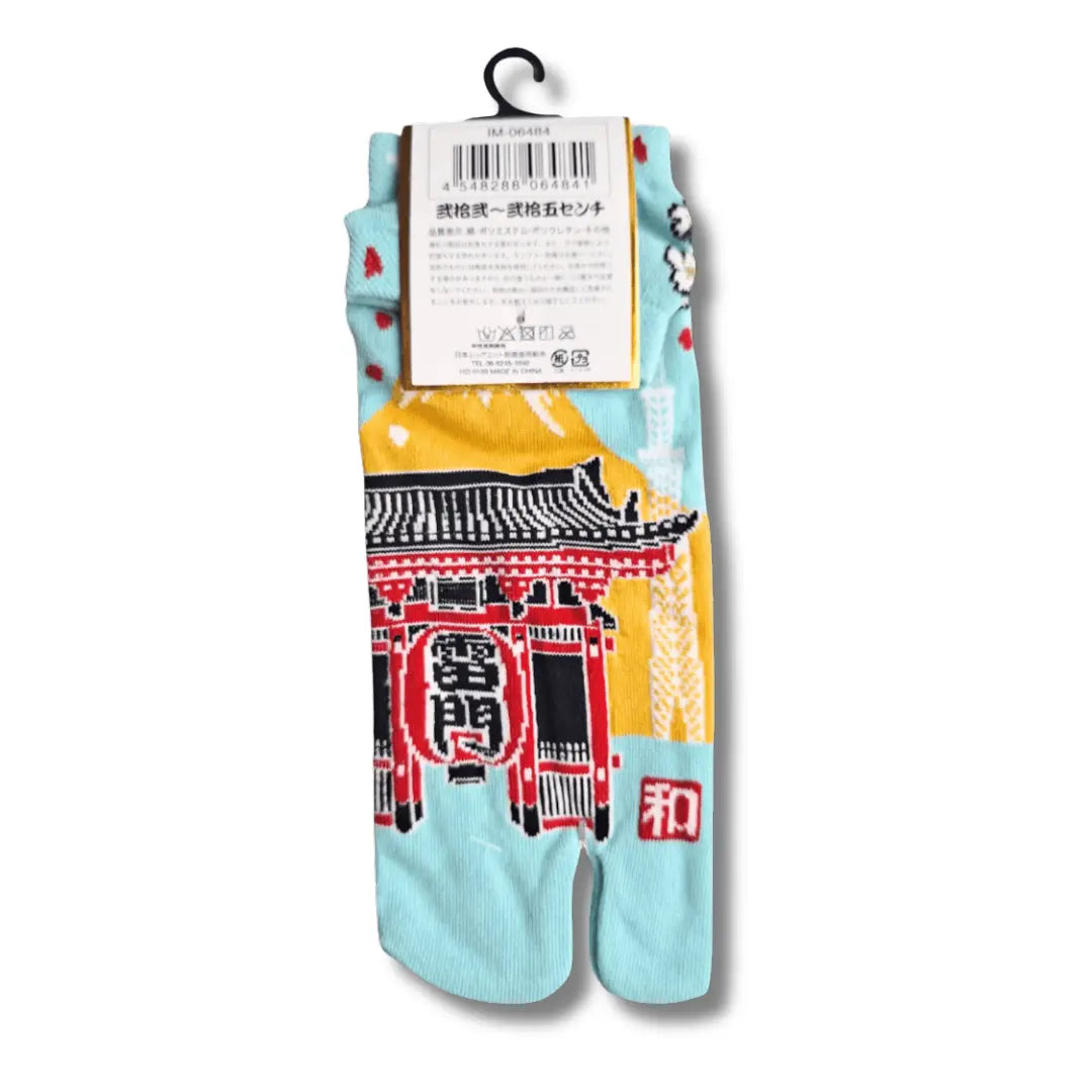 Kurze Tabi Socken hellblau mit Kaminarimon Tor, Rückseite mit Etikett und Produktinformationen – japanische Zehensocken #farbe_Hellblau