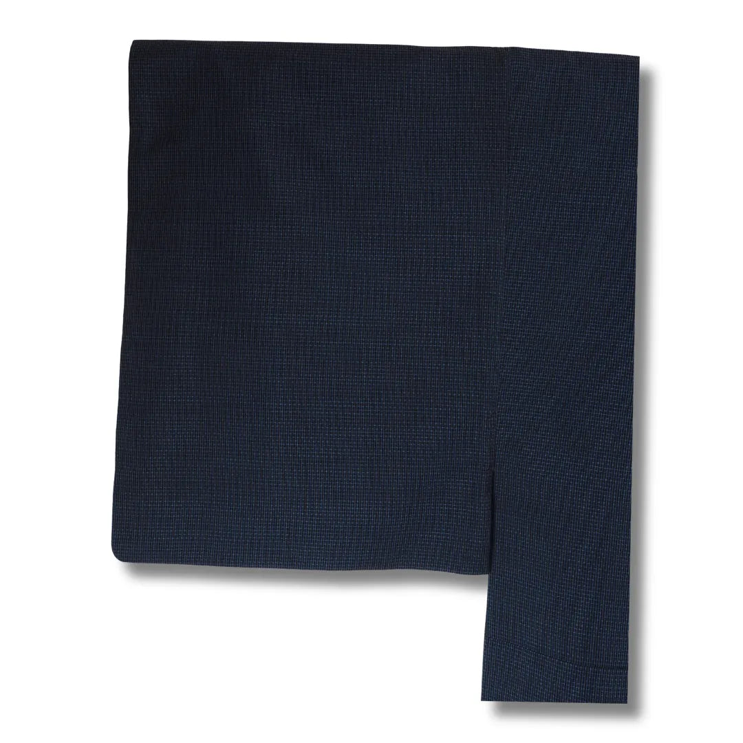 Ärmelansicht des dunkelblauen Herren-Kimono mit Gittermuster