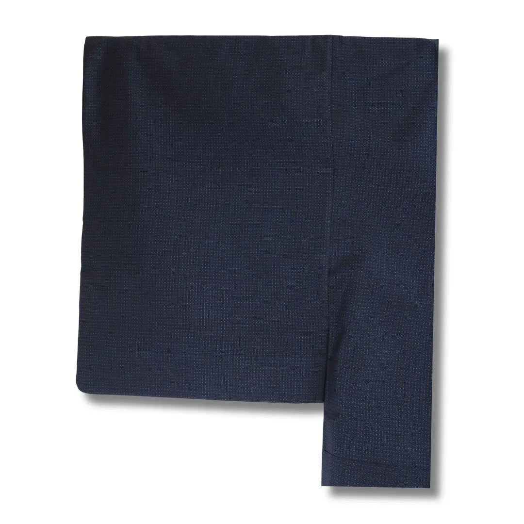 Ärmelansicht des dunkelblauen Herren-Kimono mit Webmuster