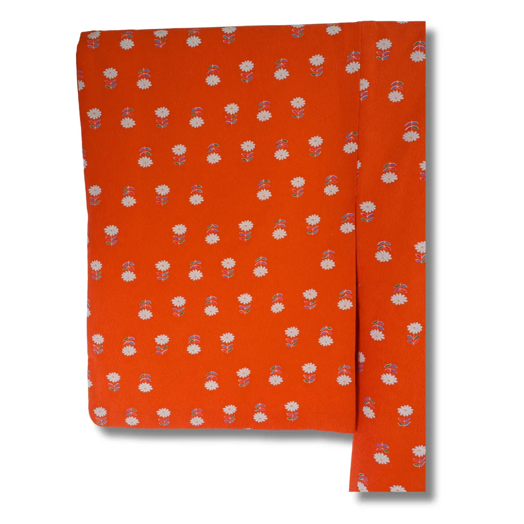 Ärmelansicht des roten Komon-Kimono mit weißem Blütenmuster am Ärmel