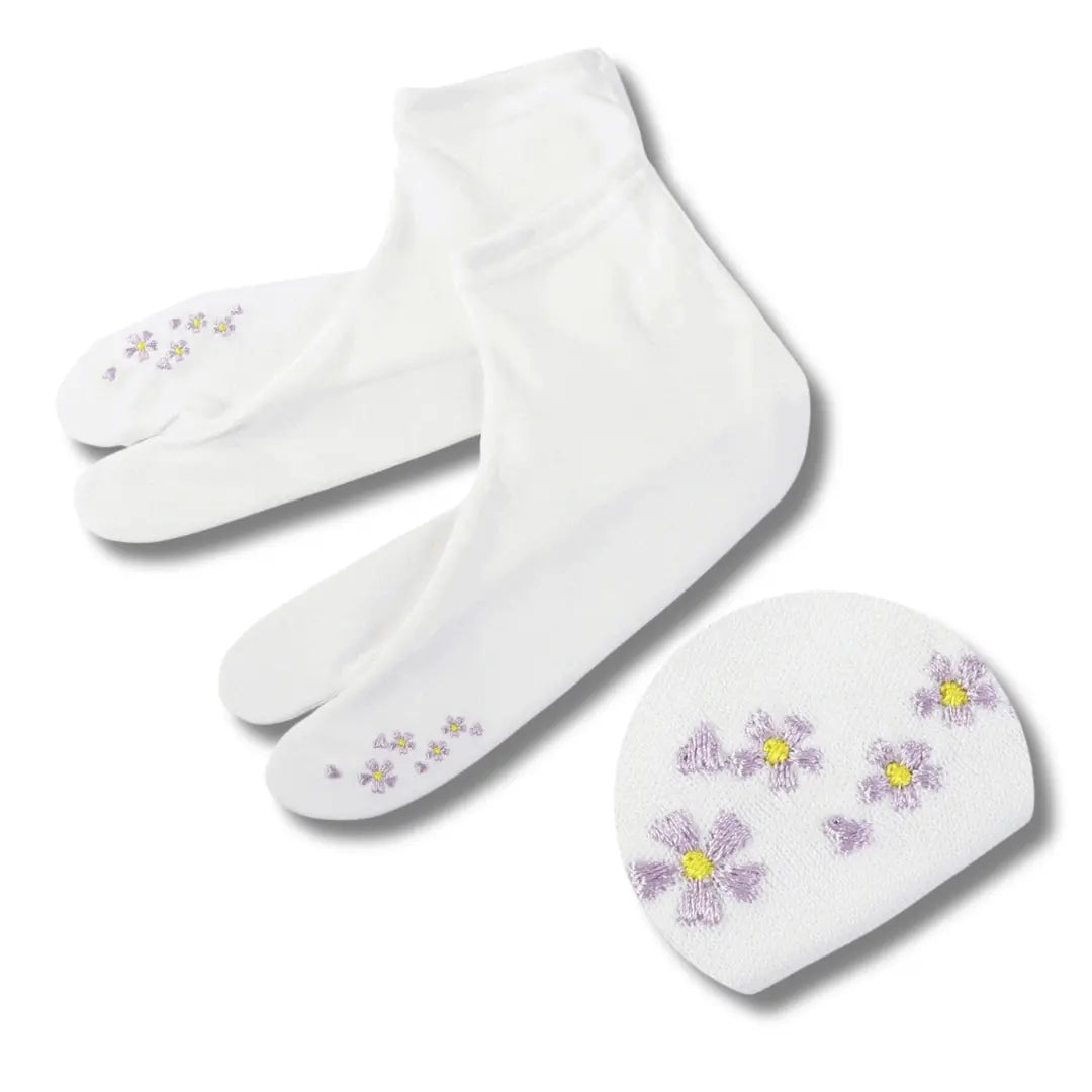 Weisse Tabi-Socken mit Kirschblüten-Stickerei in Lila in Größe 36 bis 38 #farbe_Lila