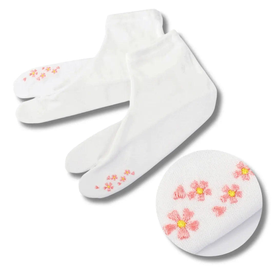 Weisse Tabi-Socken mit Kirschblüten-Stickerei in Rosa in Größe 36 bis 38 #farbe_Rosa